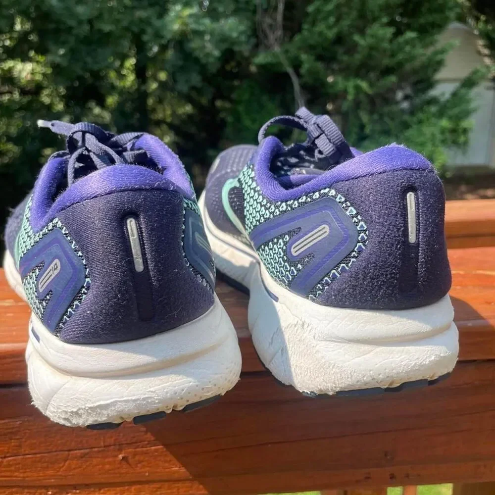 Brooks women’s wide
